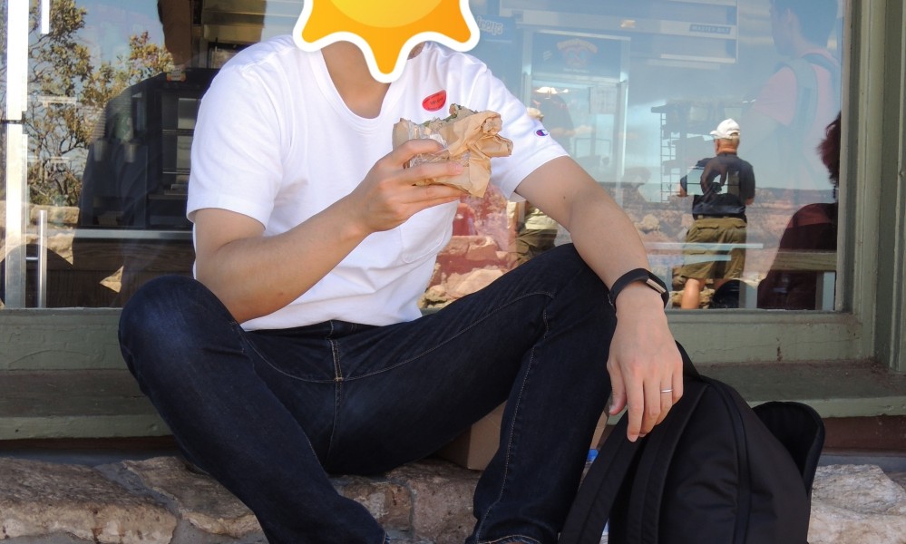 日差しが強いので日陰で食べました